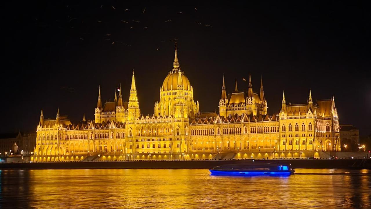 Parliament View Apartment Budapest Eksteriør billede