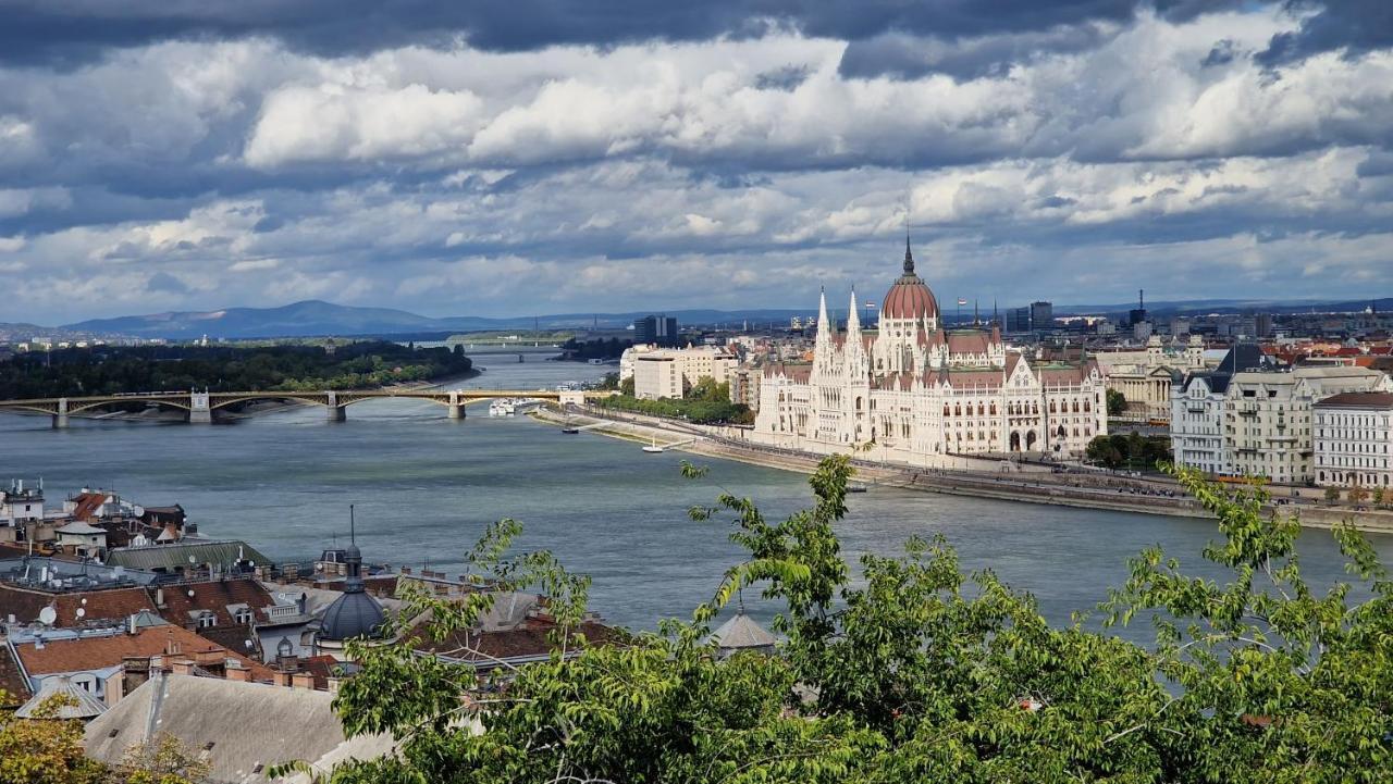Parliament View Apartment Budapest Eksteriør billede